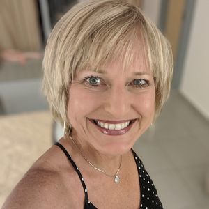 Meet your Posher, Sandy